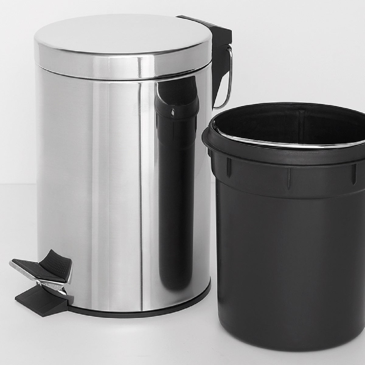 Klassischer Corby Treteimer 3 Liter, soft-close Hotel- u. Badezimmer